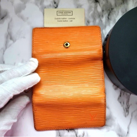 LV Key Case Epi Leather Authentic EUC - Picture 9 of 13